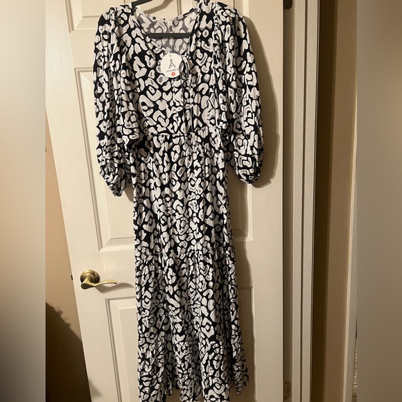 NWT Women’s Black and White Leopard Print 3/4 Sleeve Maxi Dress Size Small - Picture 3 of 6